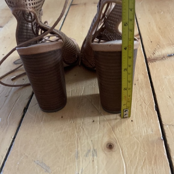 Aldo - Picture 7 of 7